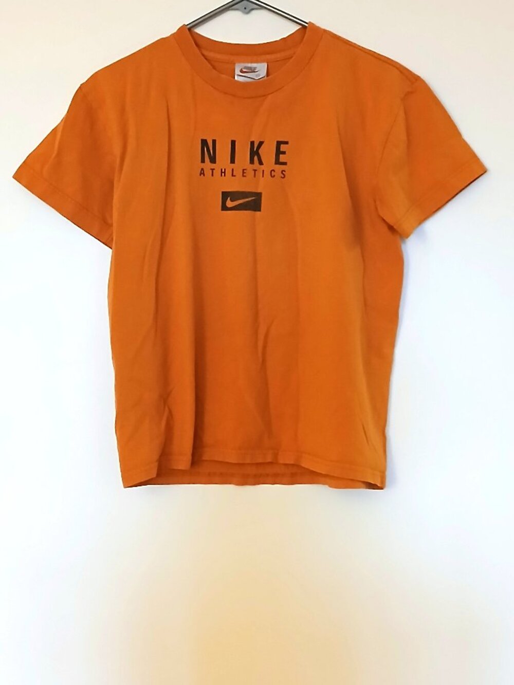 Y2K Nike Women's 1990's Vintage Burnt Orange T-Shirt Medium Size